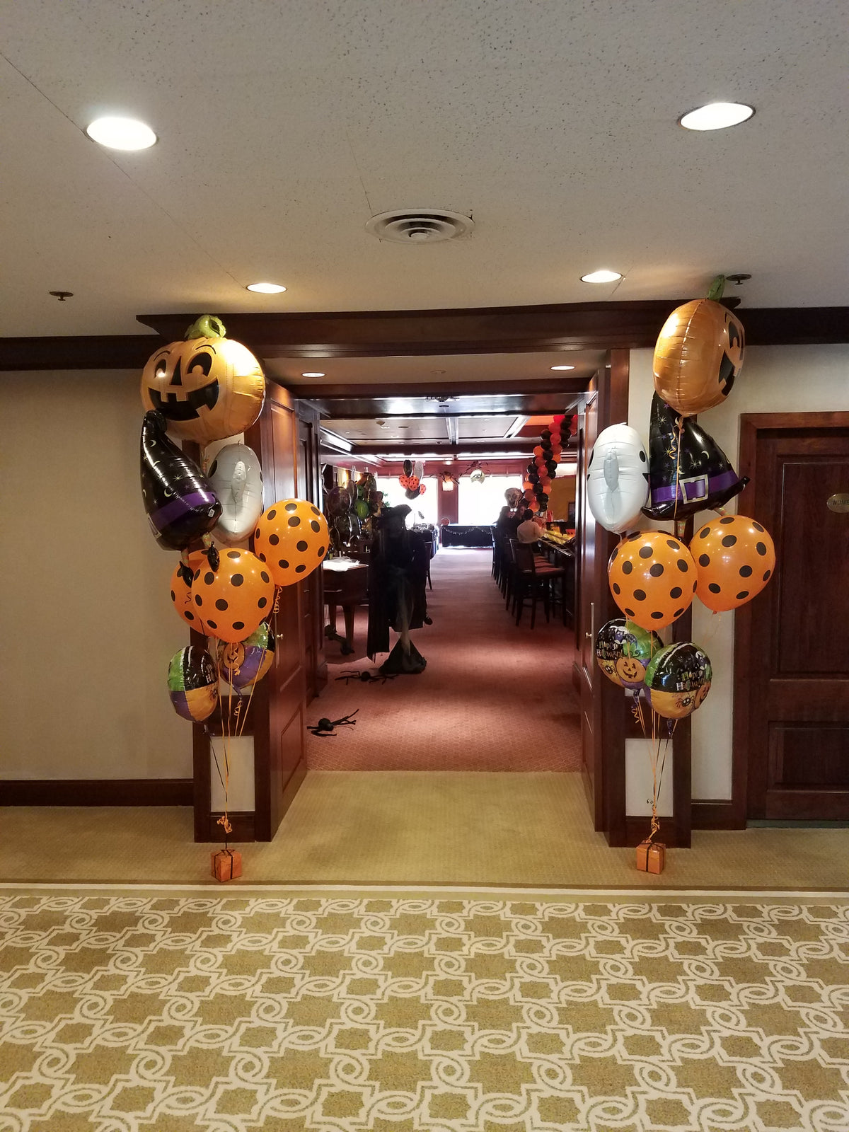 HALLOWEEN BALLOON TREES
