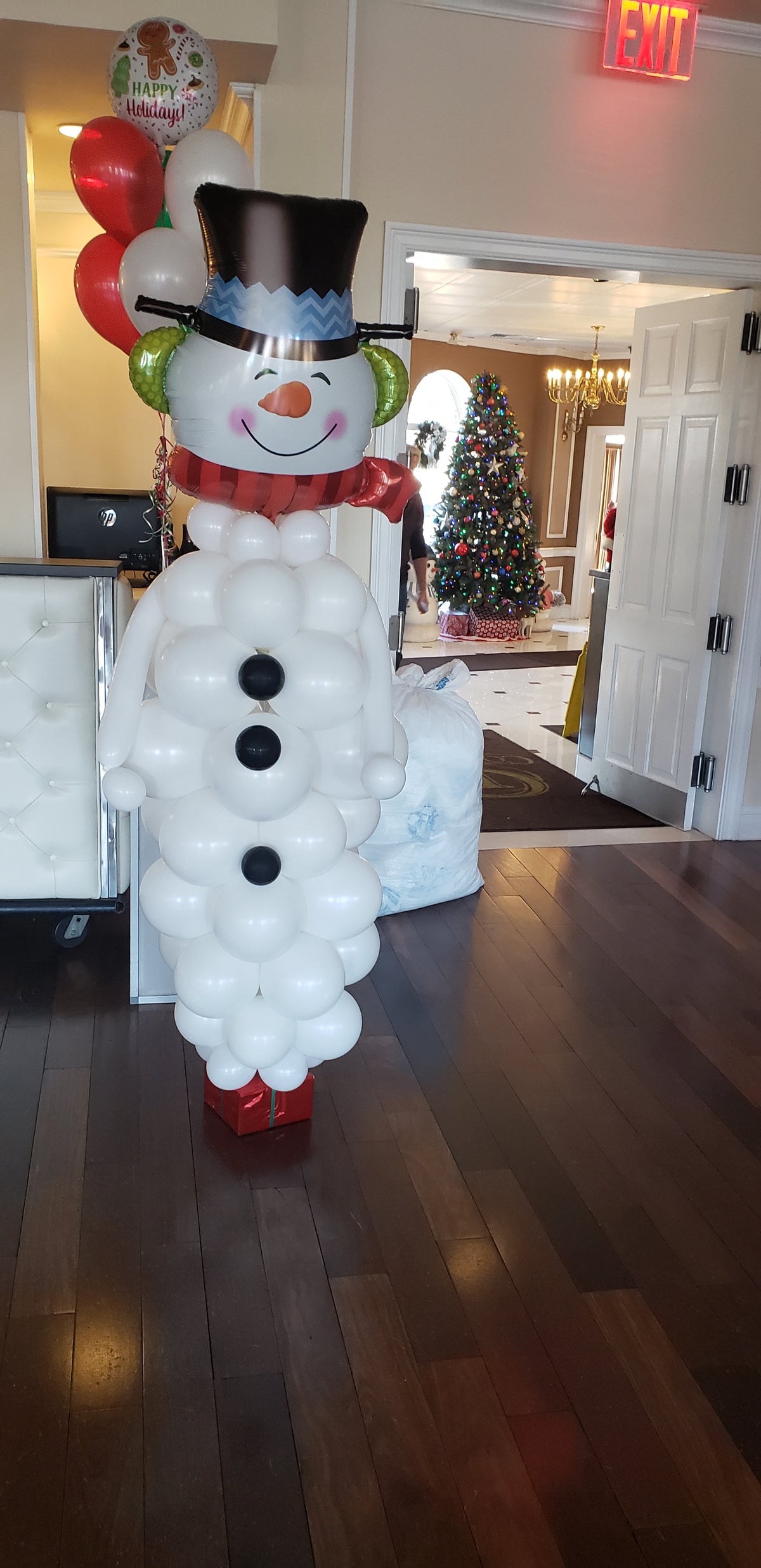 SNOWAN BALLOON SCULPTURE