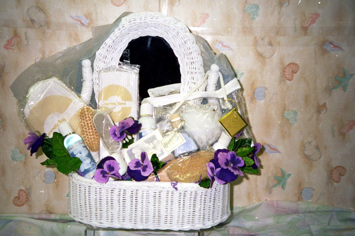 Same Day 3D Cards & Gift Baskets Delivery Near Me. Make An Order & Pay Online